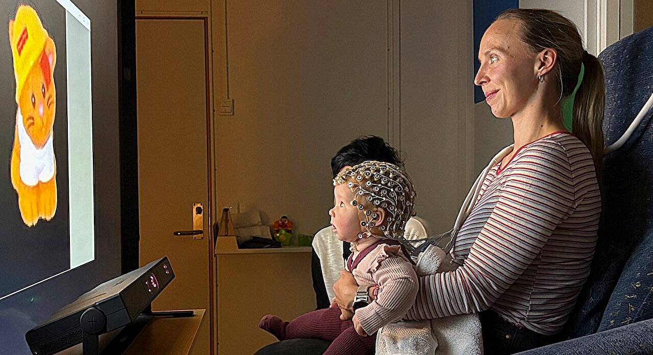 belajar bayi dengan bergerak