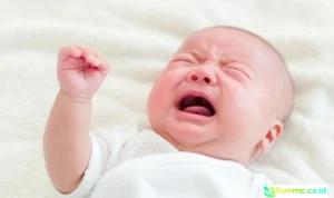 bayi menangis terus