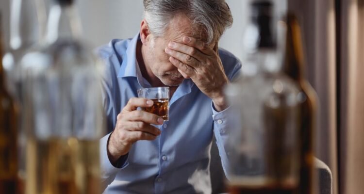 Dampak Buruk Alkohol, Dari Gangguan Organ Hingga Retaknya Kehidupan Sosial